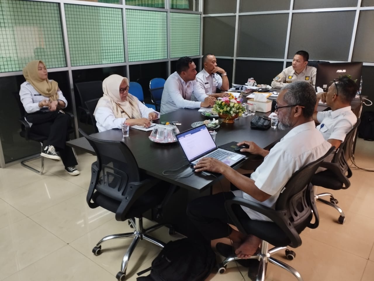 Mengikuti Rapat Teknis Persiapan Penarikan Undian Gebyar Pajak Daerah Tahun 2025