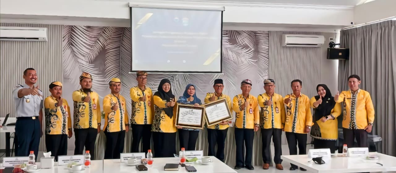 Penandatanganan Komitmen Bersama Pengawasan Pelayanan Publik