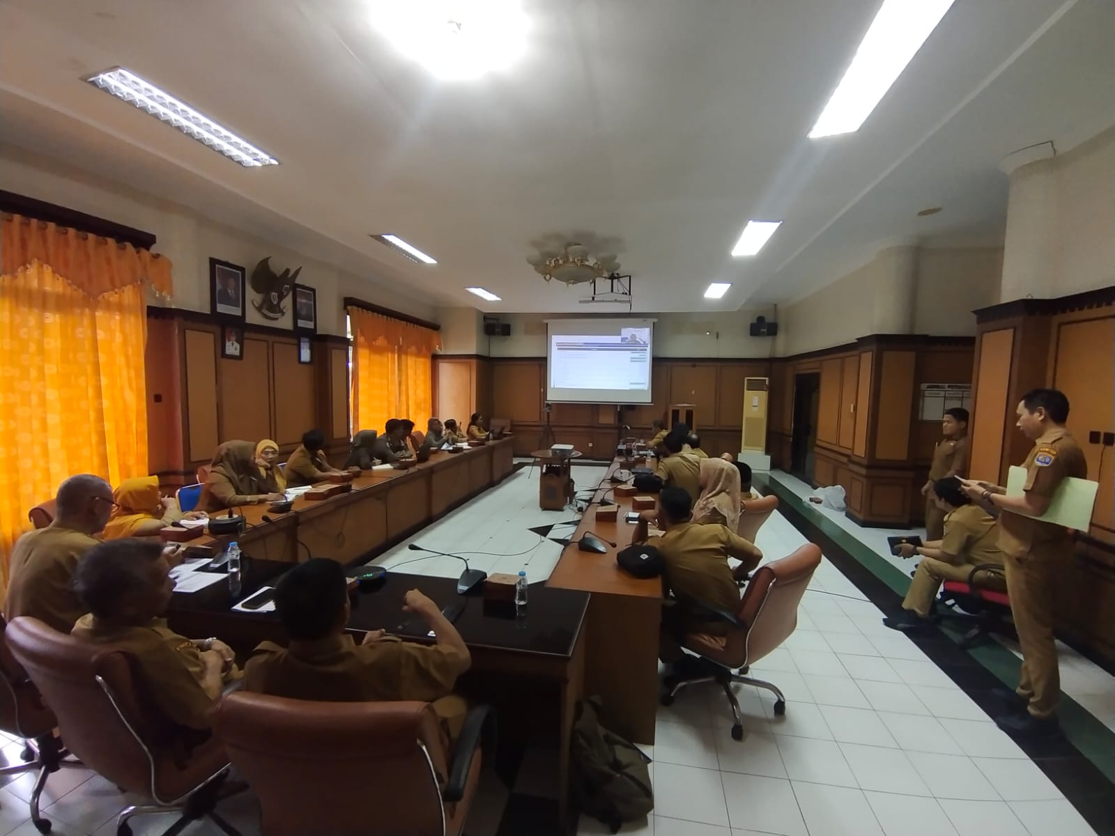 Fasilitasi ViCon Rapat Koordinasi Monitoring & Evaluasi Penerapan SPM Triwulan IV Tahun 2025