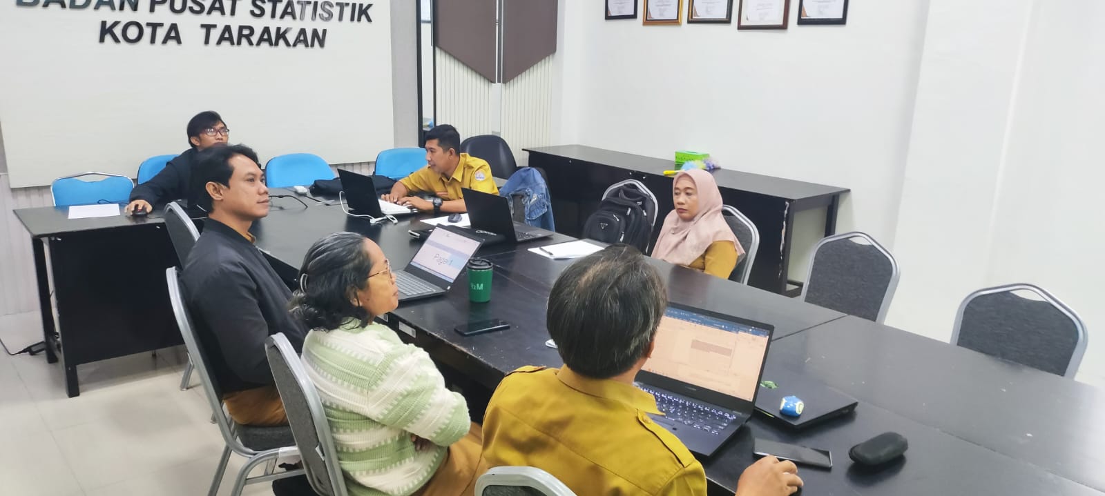 Mengikuti Kegiatan Pemenuhan Pengisian Metadata